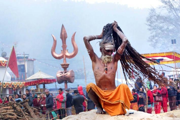 a sage performing his rituals, pashupatinath temple