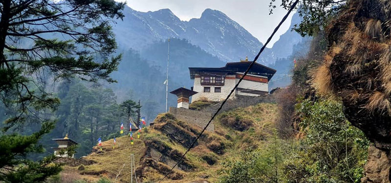 day hike-to-chumphu-temple
